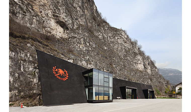Feuerwehrgebaeude_Margreid_Suedtirol_Bergmeister_Wolf_Architekten