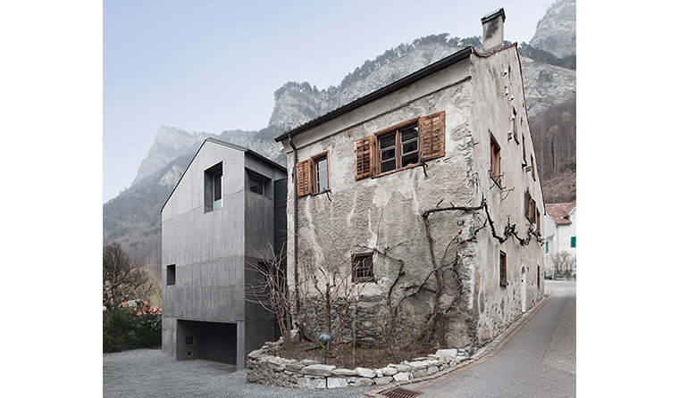Privathaus_Casascura_Flaesch_Graubuenden_Kurt_Hauenstein_atelier_f